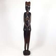 Cargar imagen en el visor de la galería, Antigua Escultura Africana Madera Tallada Mano Vintage 50 cm
