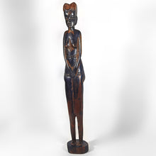 Cargar imagen en el visor de la galería, Antigua Escultura Africana Madera Tallada Mano Vintage 50 cm
