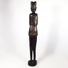 Cargar imagen en el visor de la galería, Antigua Escultura Africana Madera Tallada Mano Vintage 50 cm

