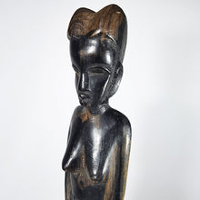 Cargar imagen en el visor de la galería, Antigua Escultura Africana Madera Tallada Mano Vintage 50 cm
