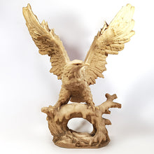 Cargar imagen en el visor de la galería, Antigua Estatua Águila Majestuosa Figura Resina Vintage 70s
