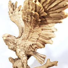 Cargar imagen en el visor de la galería, Antigua Estatua Águila Majestuosa Figura Resina Vintage 70s
