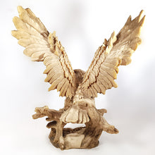 Cargar imagen en el visor de la galería, Antigua Estatua Águila Majestuosa Figura Resina Vintage 70s
