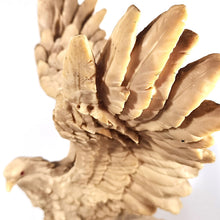 Cargar imagen en el visor de la galería, Antigua Estatua Águila Majestuosa Figura Resina Vintage 70s
