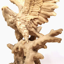 Cargar imagen en el visor de la galería, Antigua Estatua Águila Majestuosa Figura Resina Vintage 70s
