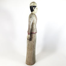Cargar imagen en el visor de la galería, Antigua Estatua Figura Madera Tallada Hombre Tradicional

