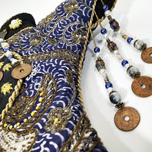 Cargar imagen en el visor de la galería, Antiguo Chaleco Indonesio Batik Decorativo Artesanal Canting
