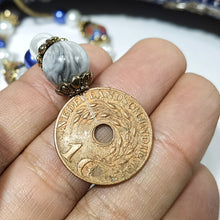 Cargar imagen en el visor de la galería, Antiguo Chaleco Indonesio Batik Decorativo Artesanal Canting
