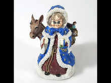 Cargar y reproducir el video en el visor de la galería, Figura Navideña Coleccionable Aunt Airie Folklore Francia
