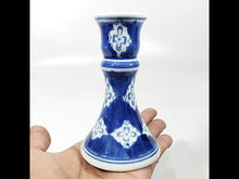 Cargar y reproducir el video en el visor de la galería, Portavelas Vintage Porcelana Azul Silvestri Hecho a Mano
