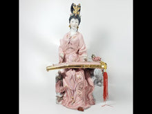 Cargar y reproducir el video en el visor de la galería, Antigua Escultura Geisha Porcelana Japonesa Kisaeng Coreana
