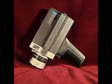 Cargar y reproducir el video en el visor de la galería, Camara Vintage 8 mm Bell and Howell Focus Matic 671 / XL
