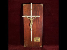 Cargar y reproducir el video en el visor de la galería, Figura Recuadro Antiguo con Cristo en baño de oro
